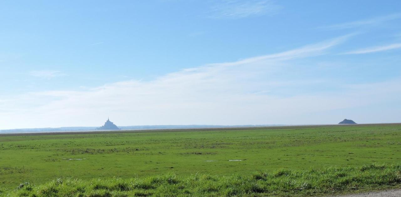 Gite De Charme "La Maison Saint-Leonard" Avec Piscine, Spa, Vue Sur Le Mont Saint-Michel Vains エクステリア 写真
