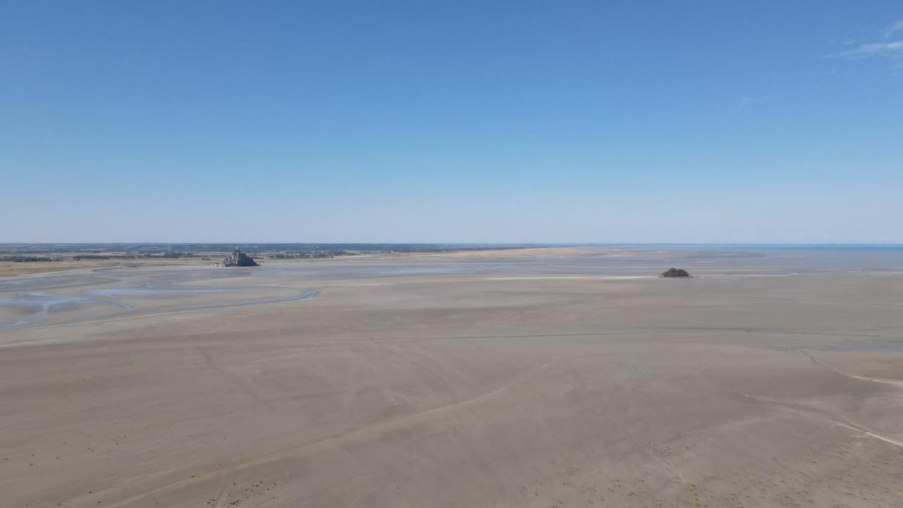 Gite De Charme "La Maison Saint-Leonard" Avec Piscine, Spa, Vue Sur Le Mont Saint-Michel Vains エクステリア 写真